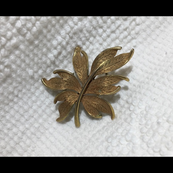 Vintage Leaf Brooch - Picture 5 of 7
